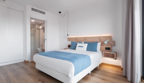 Habitación superior con 1 cama doble o 2 individuales