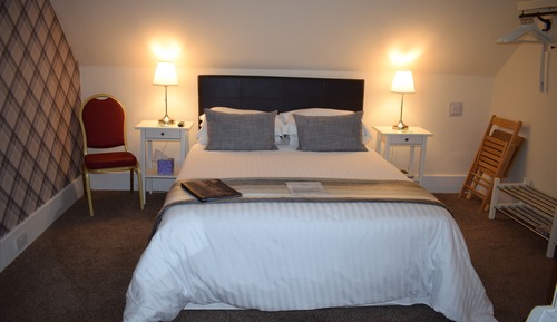 Habitación doble, 1 cama de matrimonio grande, baño privado