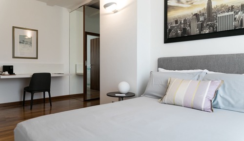 Habitación doble, baño privado, vistas al jardín (Melograno)