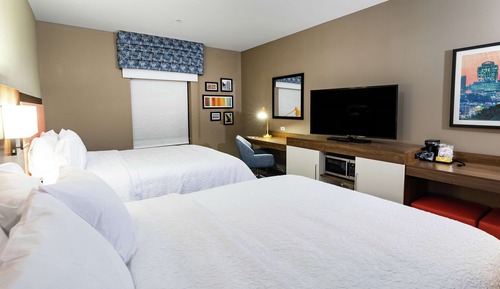 Habitación, 2 camas de matrimonio, frigorífico y microondas