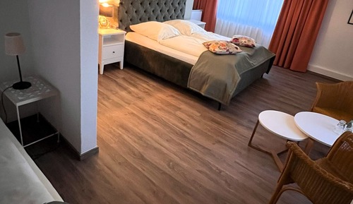 Habitación triple económica, baño privado, vistas al canal