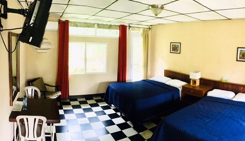 Habitación básica doble, 2 camas dobles, accesible para personas con discapacidad, no fumadores