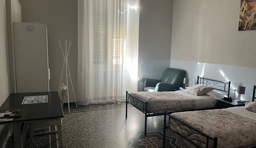 Habitación triple básica, baño compartido