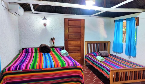 Cabaña estándar, varias camas, acceso a la piscina, vistas al jardín