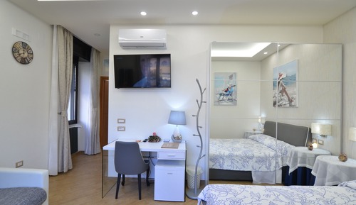 Habitación triple Deluxe, 1 cama de matrimonio con sofá cama, no fumadores