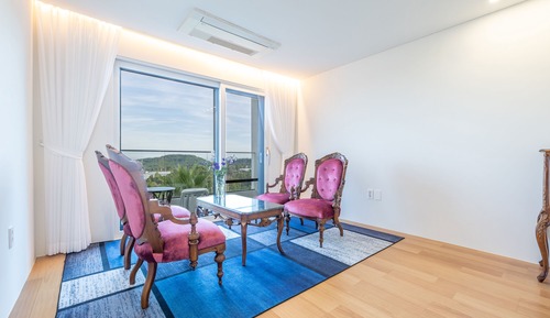 Superior Twin Room - 1 Bunker House 10,000 won discount coupon