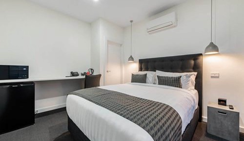 Estudio económico, 1 cama de matrimonio