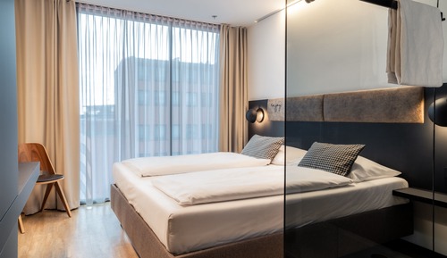 Original Room, Low