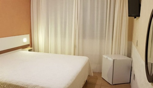 Habitación estándar con 1 cama doble o 2 individuales, vistas al patio