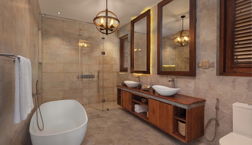 Master Suite with Bathtub