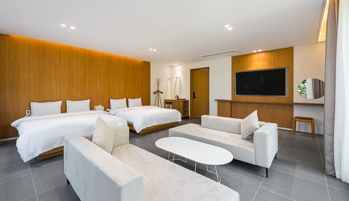 Habitación (The Forest Panorama)