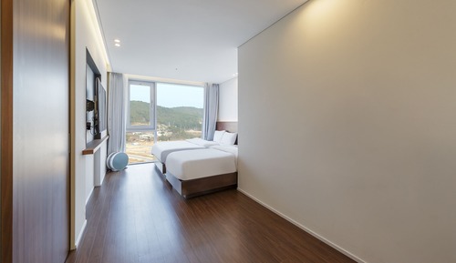 Suite (Cove Blue)
