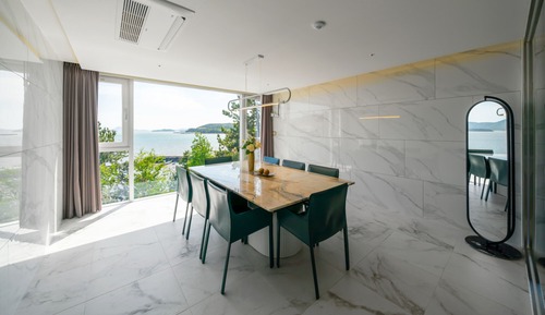 Suite (Party Cove VIP)
