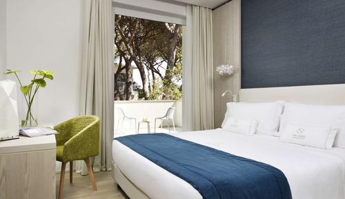 Habitación Doble Confort con balcón o jardín