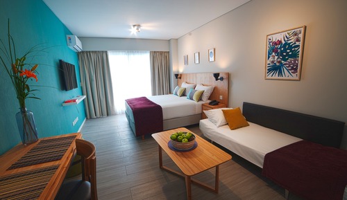 Estudio familiar, 1 cama de matrimonio con sofá cama