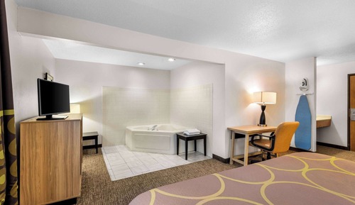 Suite, 1 cama de matrimonio grande, no fumadores (First Floor)