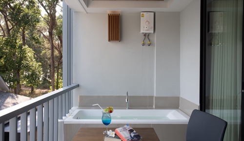 Deluxe Twin Room with Balcony 