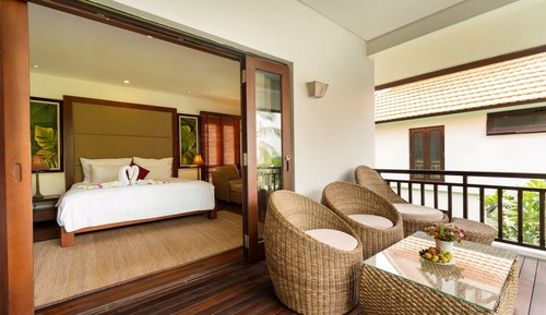 Villa ejecutiva, 4 habitaciones, vistas parciales al mar