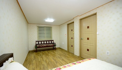 Sun 101 (5 Guests Rates, Extra Person Charge on spot - 1-13yr 10,000KRW, 14yr above 20,000KRW pp)