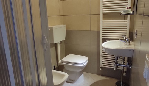 Habitación triple, baño privado (External)