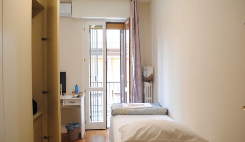Habitación individual, baño compartido