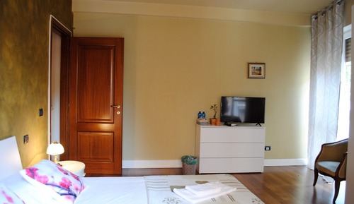 Habitación con 1 cama doble o 2 individuales, baño compartido