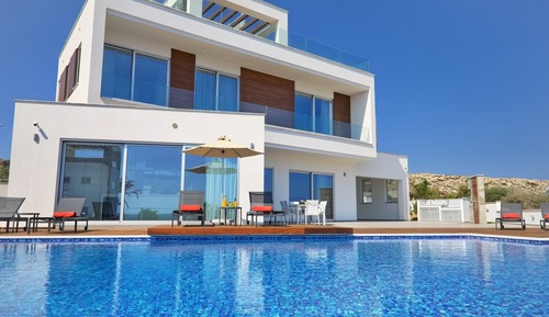 Idania 3-Bedroom Sea View Villa