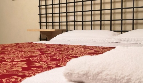 Basic Room, 1 Queen Bed, Private Bathroom, Garden View