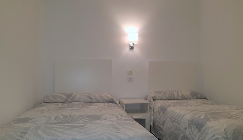 Habitación económica con 2 camas individuales, baño privado