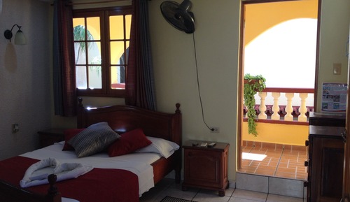 Habitación clásica, varias camas, baño privado, en la zona del patio