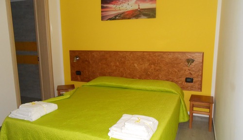 Habitación con 1 cama doble o 2 individuales, 2 camas individuales