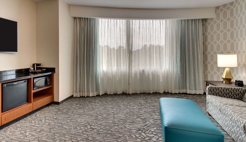 Suite, varias camas, accesible para personas con discapacidad (2 Rooms, Roll in Shower, Soaking Tub)