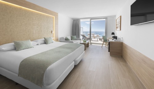 Habitación doble superior, 1 cama de matrimonio con sofá cama, vistas al mar (2+2)