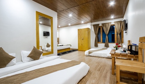 Habitación familiar, varias camas, vistas al patio