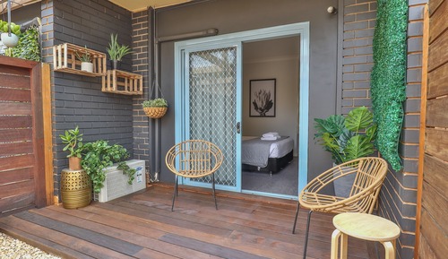 Deluxe Studio, 1 Queen Bed, Garden View