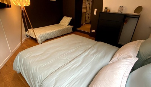 Habitación triple Confort, vistas al jardín (Antoine)