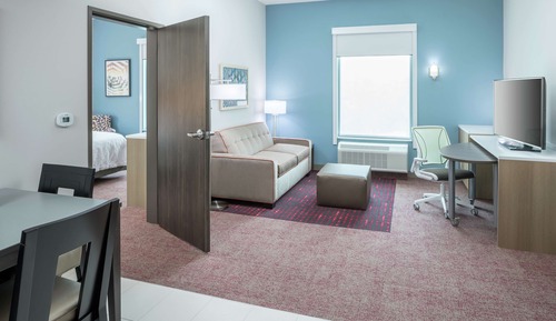Suite, 1 cama de matrimonio grande (Roll-In Shower, Hearing & Mobility)