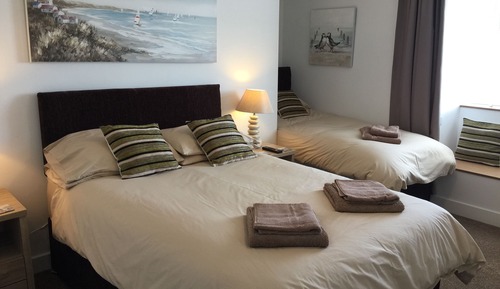 Habitación triple, vistas al mar (Room 4)