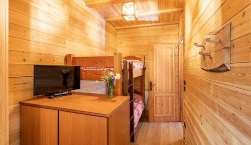 Habitación cuádruple básica, baño privado, planta baja