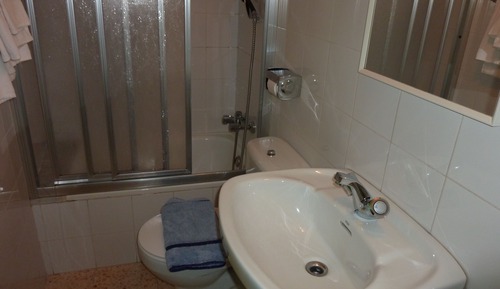 Habitación triple, baño privado