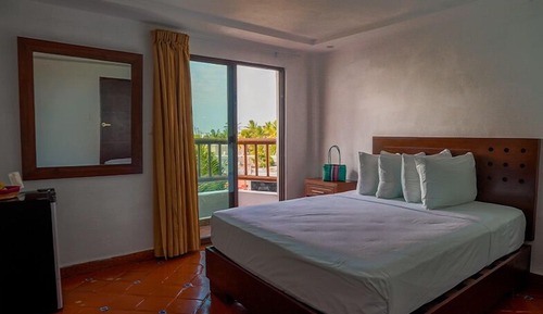 Habitación Confort doble, vistas parciales al mar