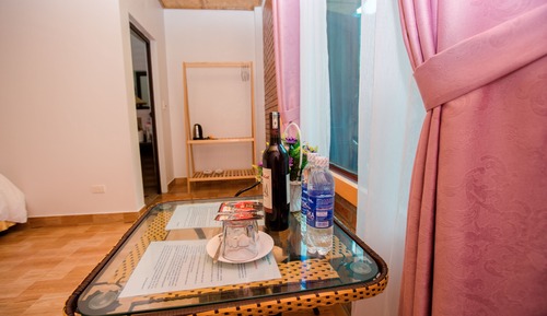 Dormitorio compartido básico, dormitorio mixto, baño compartido