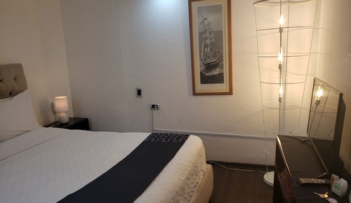 Habitación económica, 1 cama doble, baño compartido