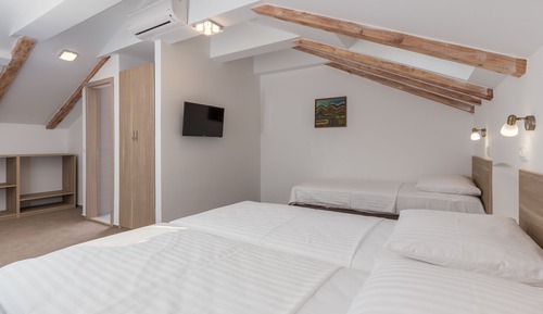 Habitación triple, vistas al mar