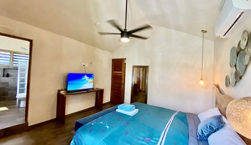 Habitación, 1 cama de matrimonio grande, acceso a la piscina