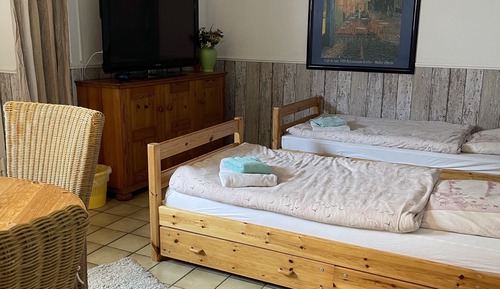 Habitación económica con 2 camas individuales, baño compartido