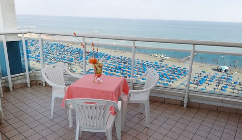 Habitación con 1 cama doble o 2 individuales, balcón, vistas al mar