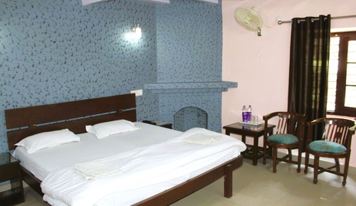 Habitación económica, 1 cama de matrimonio grande