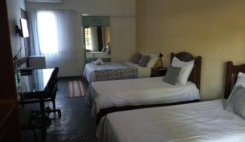 Habitación cuádruple básica, varias camas, no fumadores