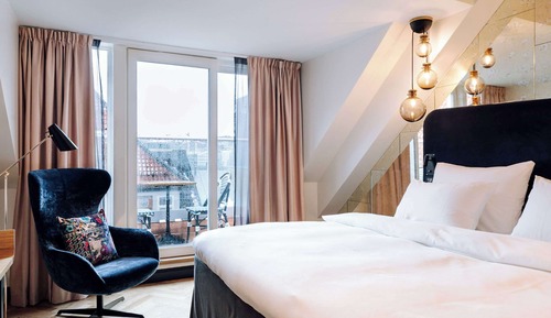 Loft superior, balcón